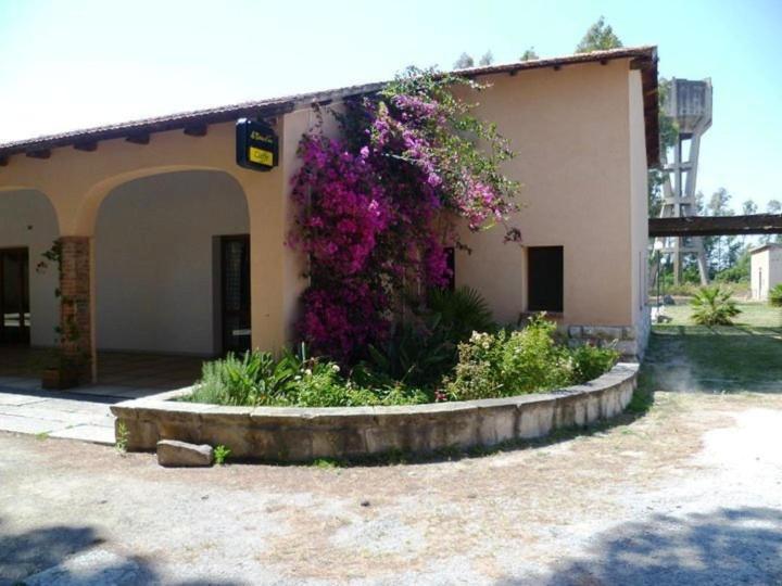 San Giovanni Suèrgiu Agriturismo Agrifoglio מראה חיצוני תמונה